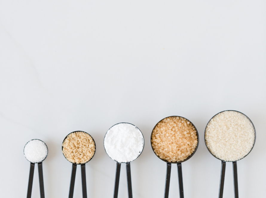 In the image, we can see on an ivory background, volume meters that range from 1/4 to 1 whole.